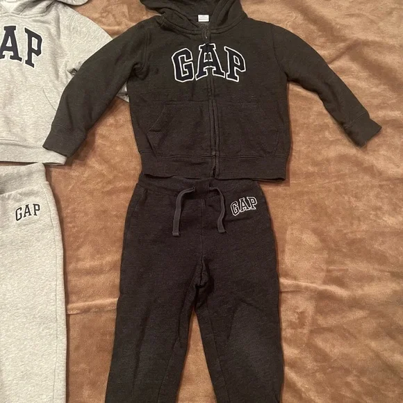 GAP Red and Gray Sweat set Comfortable Joggers and hoodies - Picture 4 of 8